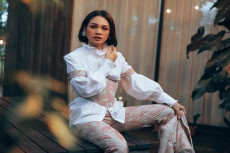 Rayakan 21 Tahun Berkarir,...