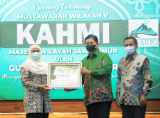 KAHMI Jatim Beri Award...