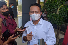 Karyawan Pabrik Kertas...