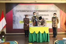 Kejati Jatim Serahkan...