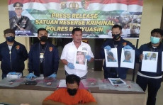 Suami yang Memasukkan...