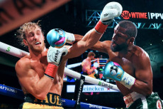 Mayweather Gagal Robohkan...