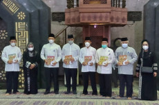 Haul 100 Tahun Pak Harto,...