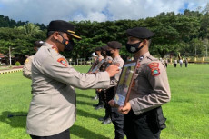 Empat Oknum Polisi Anggota...