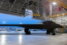 Bomber Siluman B-21...