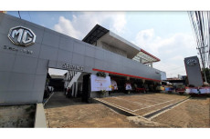 MG Resmikan Outlet di...