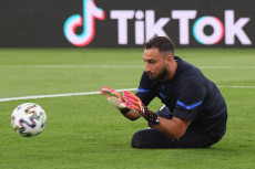 PSG Bakal Kontrak Donnarumma...
