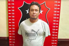Usai Bermesraan di Kebun...