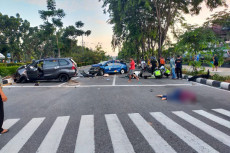 Pontianak Gempar, Tabrakan...