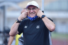 Pelatih Persib Nantikan...