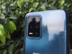 Realme 8 Ponsel 5G Pertama...