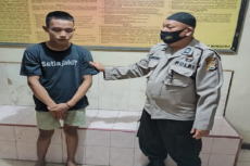 Viral, Polisi Dipukul...