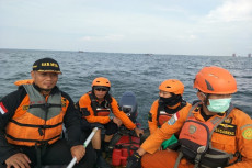 Puluhan Tim SAR Turun,...