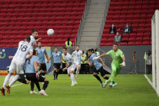 Assist Messi Bikin Argentina...