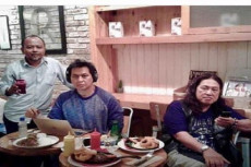 Gusur Adhikarya, Penulis...