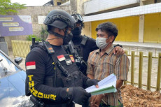 Polisi Ringkus Preman...
