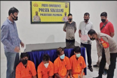 Polisi Gerebek Oknum...