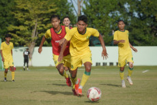 Latih Tanding Ditunda,...