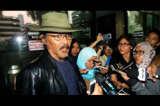 Jokowi Legawa Dikritik,...