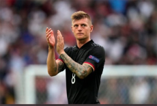 Jerman Tersingkir, Toni...