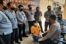 Bangkrut, Pemilik Wedding...