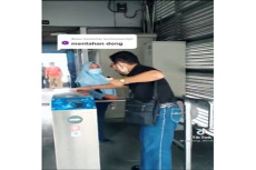 Viral! Penumpang Bermasker...