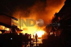 2 Rumah Terbakar di...