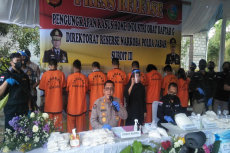 Home Industri Obat Ilegal...