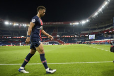 Arsenal Incar Bek Buangan...