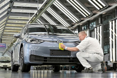 VW Kebut Bikin Mobil...