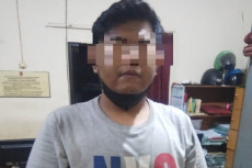 Ancam Sebar Foto Telanjang...