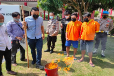 Ganja Seberat 1.121,5...