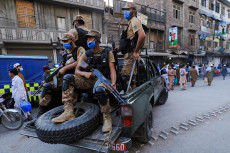 Taliban Tak Terbendung,...