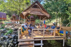 Kampung Taipa di Pesisir...