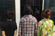 3 Gadis Manado Hajar...