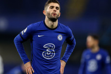 Trio London Gelar The...