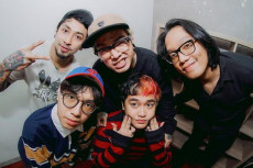 Bertema Patah Hati,...