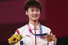 Chen Yu Fei Sabet Emas...