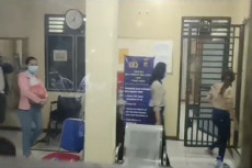 Asyik Dugem Bersama...