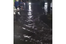 Hujan Deras Semalam,...