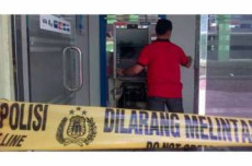 Bobol ATM dengan Las,...
