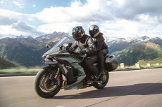 Kawasaki Ninja H2 SX...