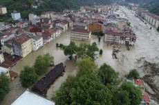 Banjir Bandang Hantam...