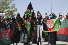 Hidup Afghanistan, Kibarkan...