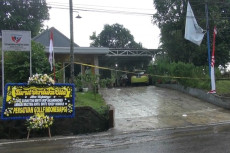 Ibu dan Anak Gadisnya...