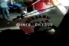 Dua Pria Mabuk Palak...