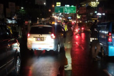 Malam Ini, Lalu Lintas...