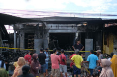 15 Toko Terbakar di...