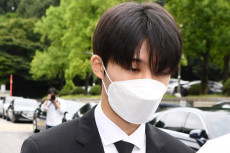 Kim Hanbin Divonis Hukuman...