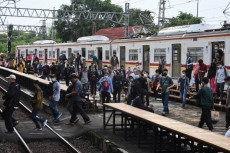 Mulai Besok, Penumpang...